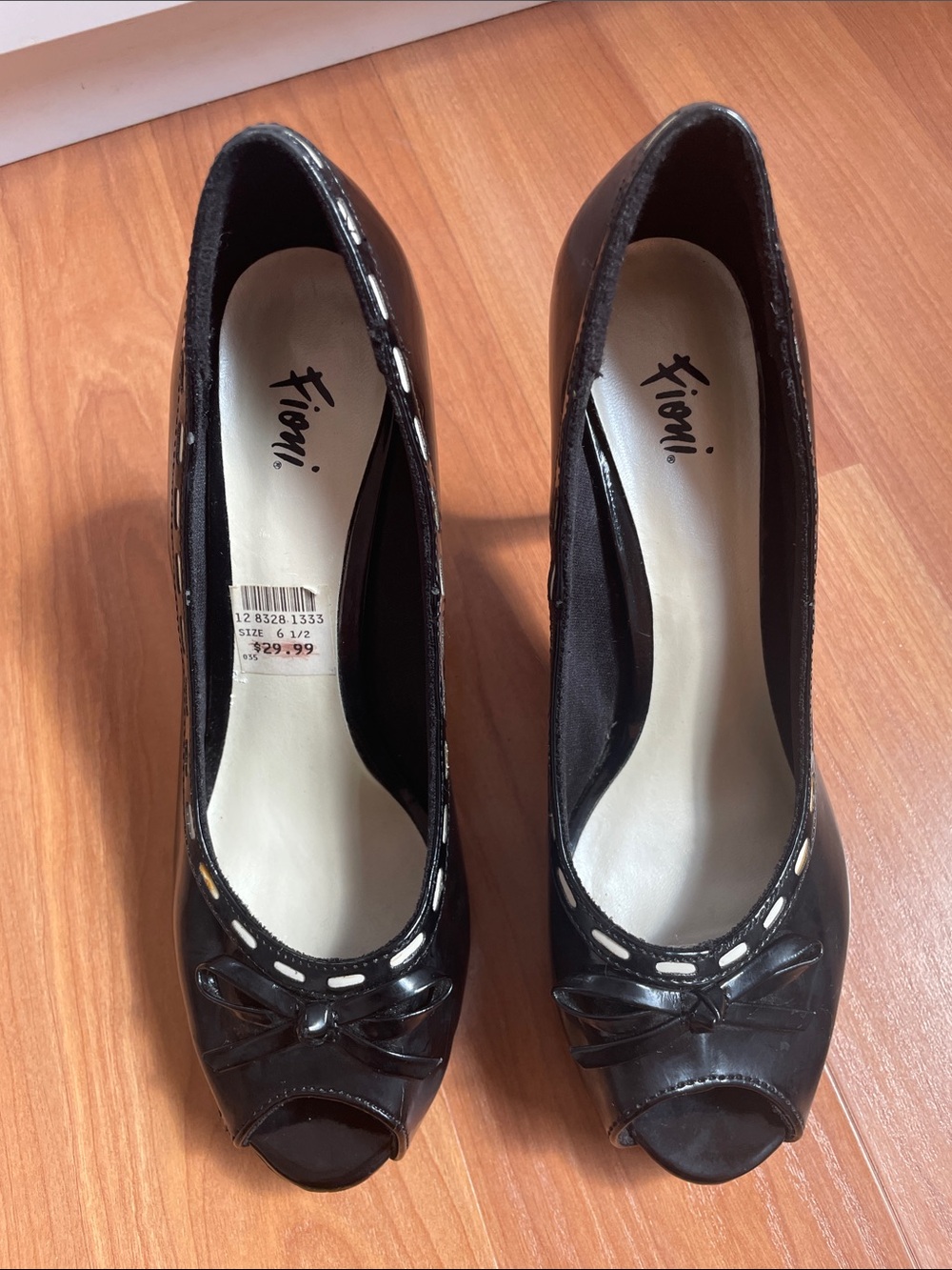 FIONI Clothing Black Patent Peep-Toe Bow Pumps